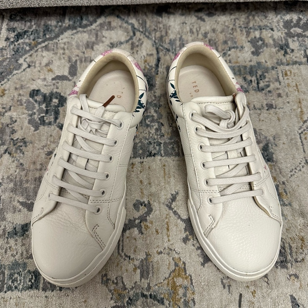 Ted Baker Trainers Size EU 39/ US 8.5 White Floral Sneakers - Picture 3 of 7